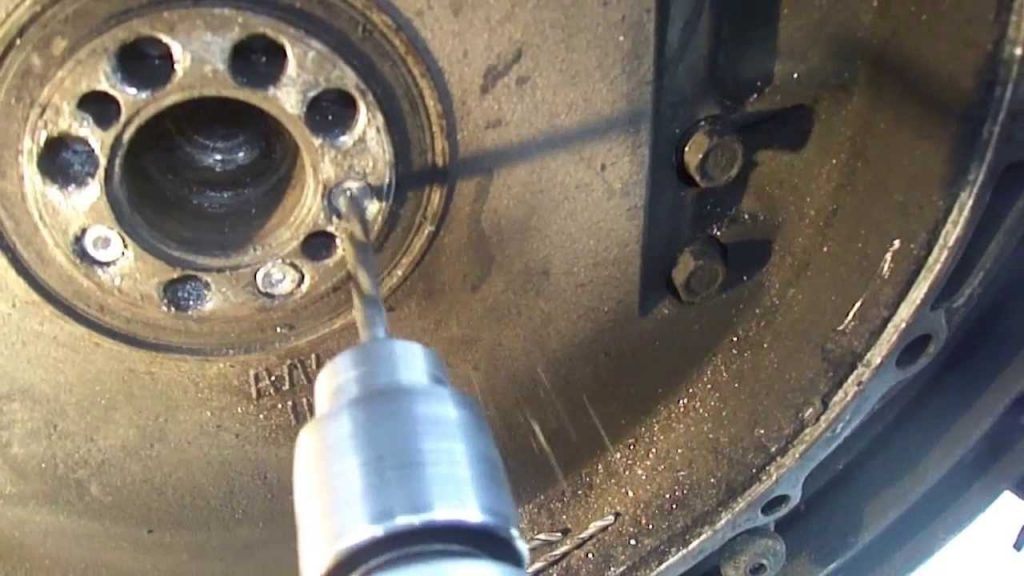 Высверлить болт